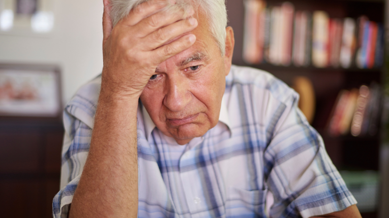 Otępienie w chorobie Alzheimera - objawy u seniorów
