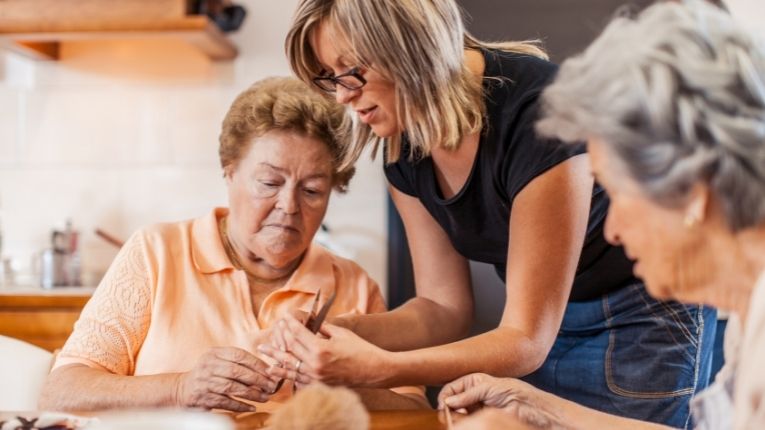 aktywizacja seniorów demencja
