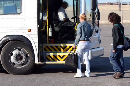 in_den_Bus_einsteigen